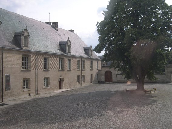  cour pavée du musée d'Art Moderne